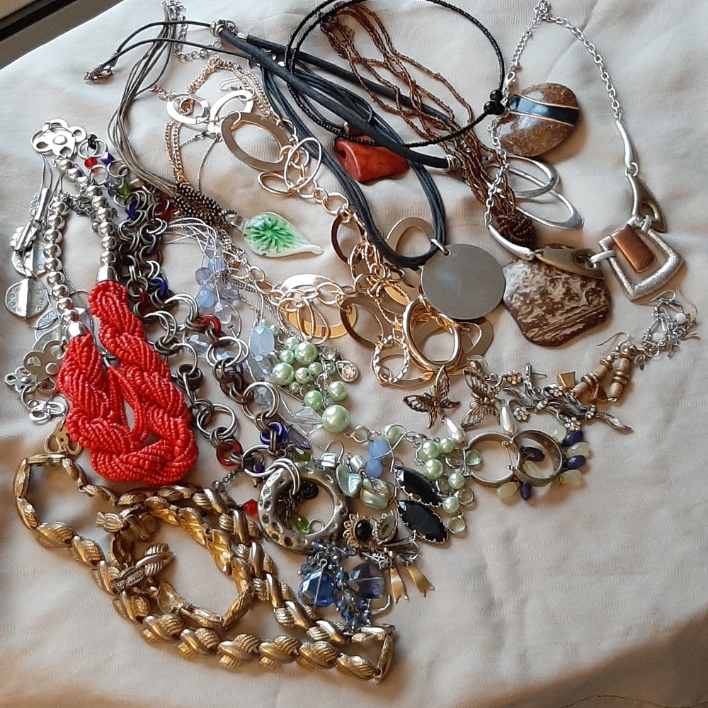 Jewelry - Picture 3 of 3